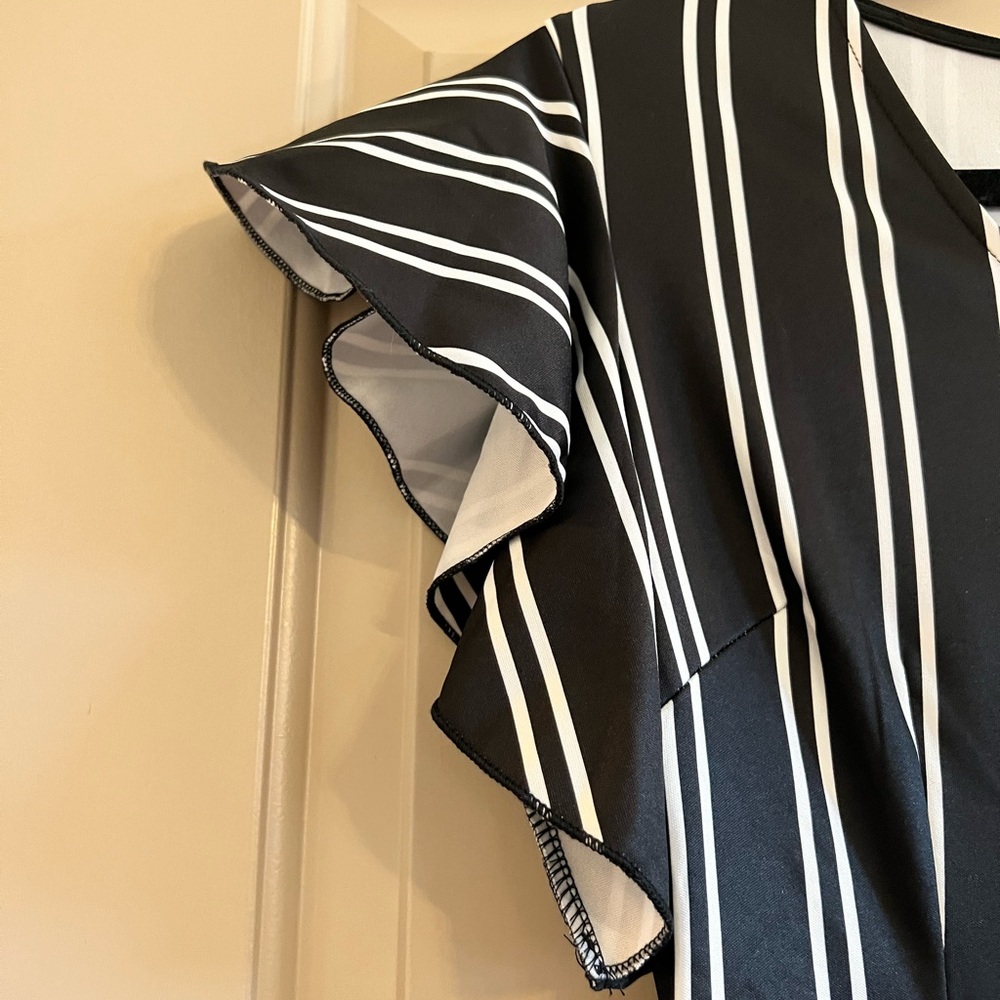 Short sleeved jumpsuit - Picture 10 of 10